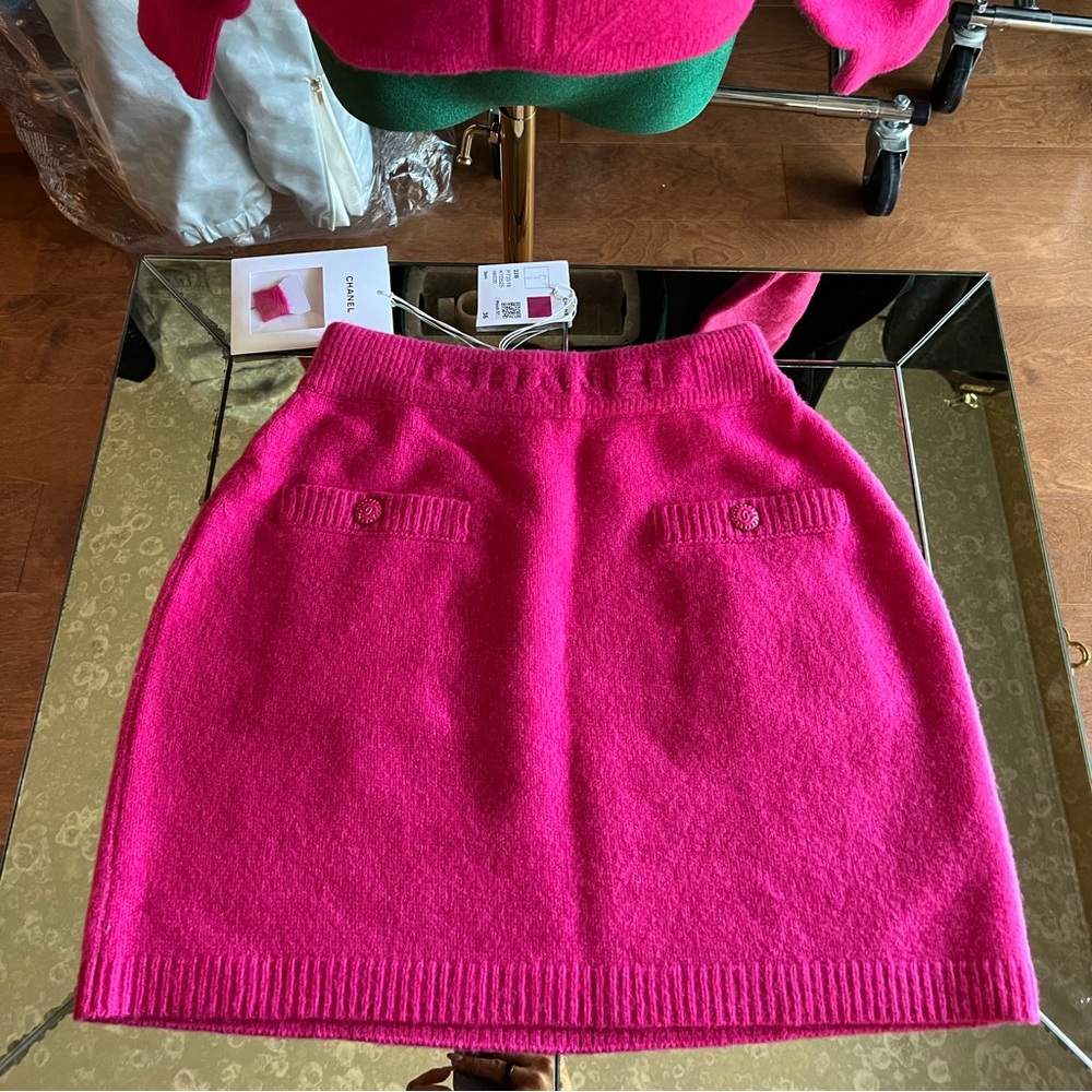 NWT AUTHENTIC CHANEL 22B knitted Fuchsia Skirt size 36